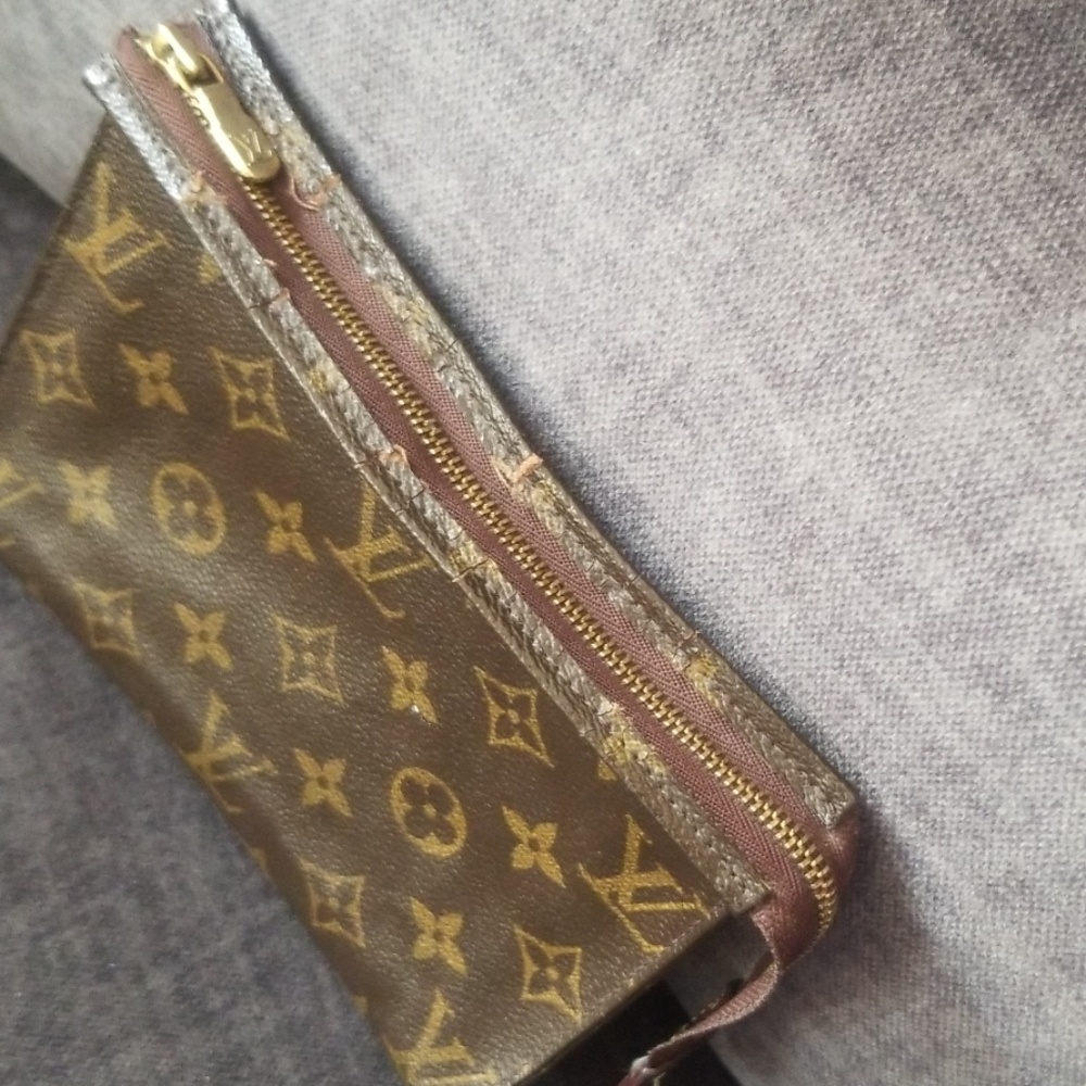 Louis Vuitton cosmetic case - Picture 3 of 3